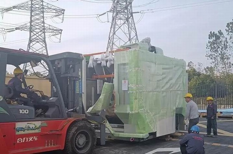 重型設(shè)備吊裝搬運